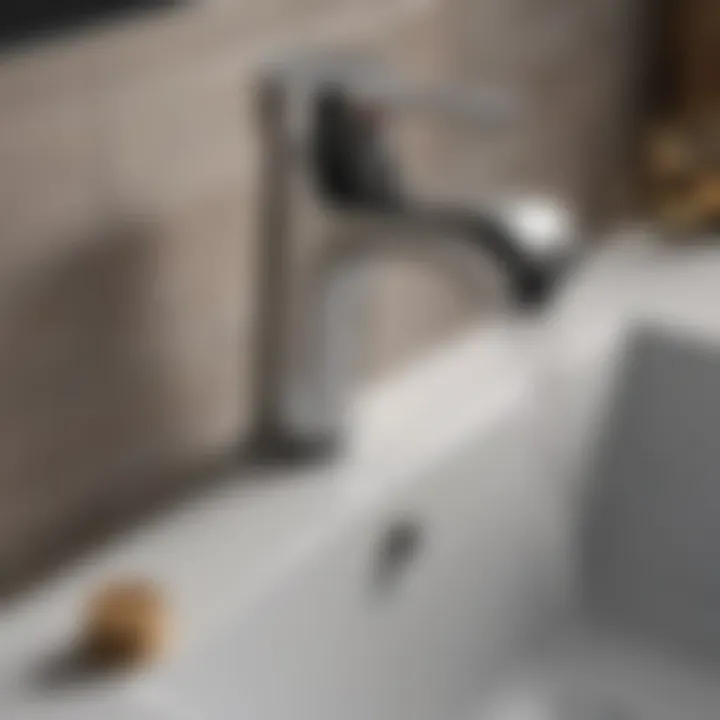 Adjusting water flow direction in single hole faucet